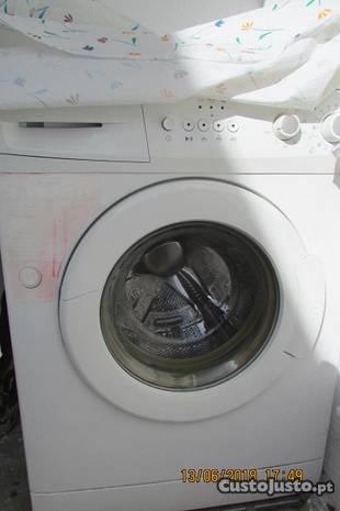 Máquina de lavar roupa Singer