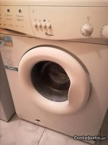1 Máquina de lavar e 1 máquina de secar