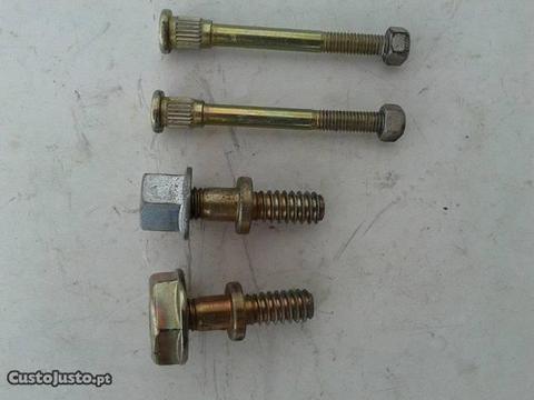 Parafusos e porcas fixação lança motoserra (novos)