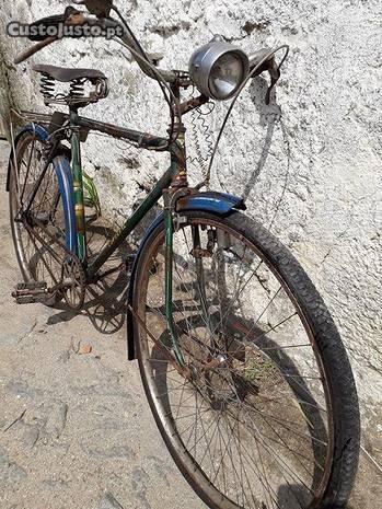 Bicicleta Pasteleira com mais de 60 anos