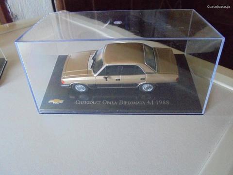 IXO 1/43 - Chevrolet Opala Diplomata 4.1 (1988)