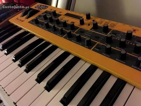 2 Synths Dave Smith Instruments TETR4 + MOPHO Keys