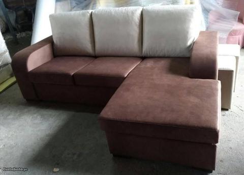Sofá chaise lounge com puffs