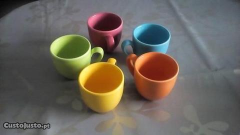 Chávenas coloridas