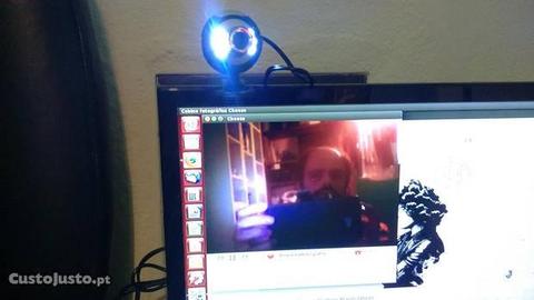 Webcam Kunft 300K USB c/ Luz LED e Microfone