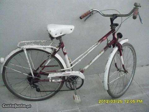 antiga bicicleta pasteleira da marca ORBITA