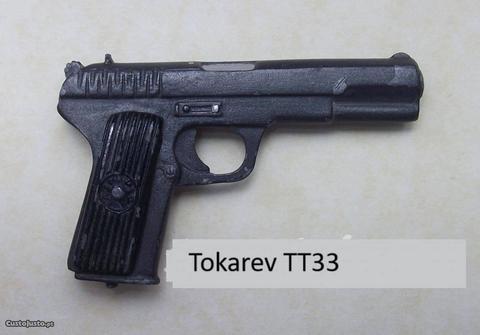 Miniatura de pistola Tokarev TT33 em chumbo