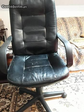 Cadeira de secretária preta