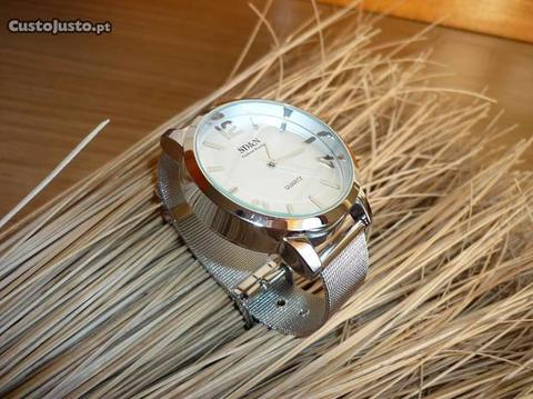 Relógio Novo, em Caixa, Elegante,Moderno e Barato