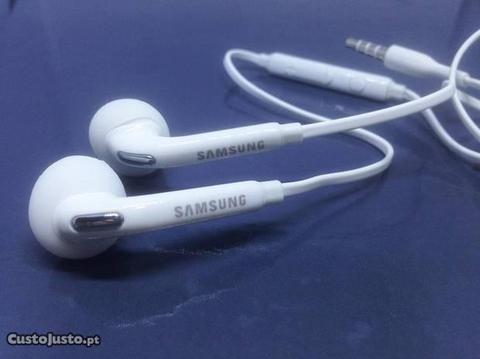 Auriculares com microfone originais Samsung