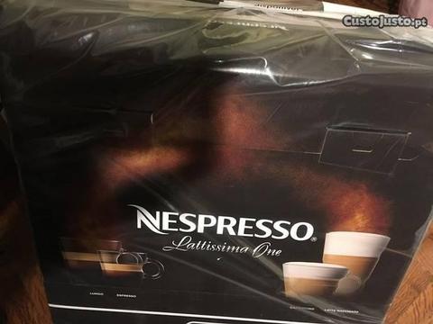 Máquina de café nespresso lattissima one nova