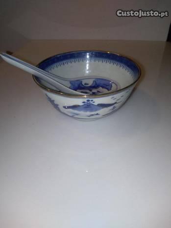 Taça e colher em porcelana Macau