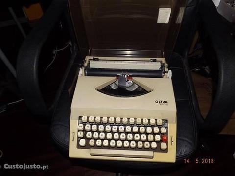Máquina escrever Oliva