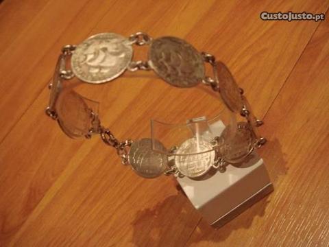 pulseira antiga em prata feita com moedas