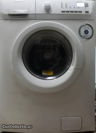 Máquina de lavar roupa Electrolux/7Kg/1000rpm