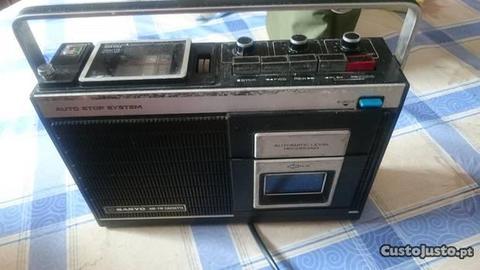 radio sanyo anos 70,super antigo,razoável estado