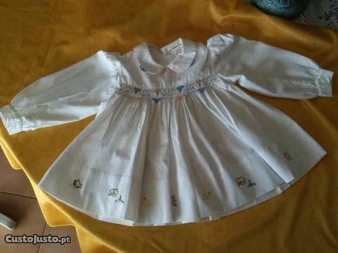 Lindo e delicado vestido p/bebé de 0 a 3 meses