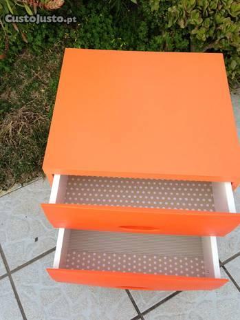 Mesa de Cabeceira Cor de Laranja Mate