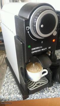 Maquina de cafe nespresso / doce custo capsolas