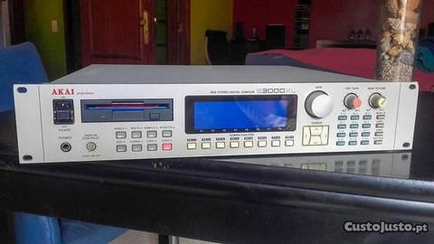 Akai S3000XL Sampler +