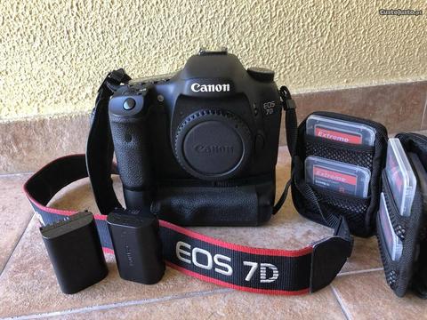Canon 7D + Grip pro + 2 baterias + 4 cartões CF 8