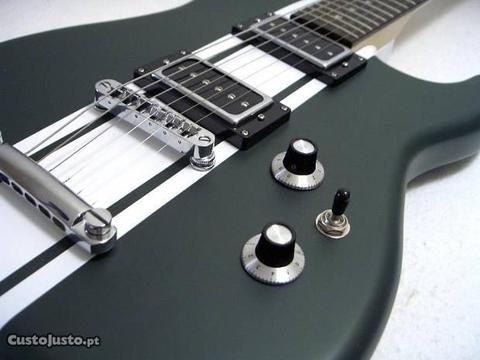 Guitarra nova,modelo único, British racing green