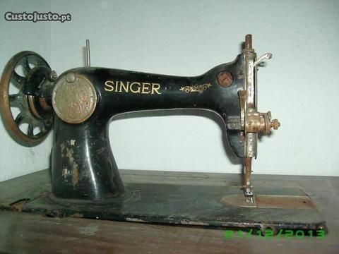 SINGER - Máquina de Costura muito antiga
