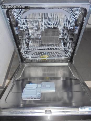 Maquina lavar louça - ARISTON-Encastr/Com garantia