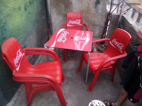 Mesa Coca-Cola e 4 cadeiras