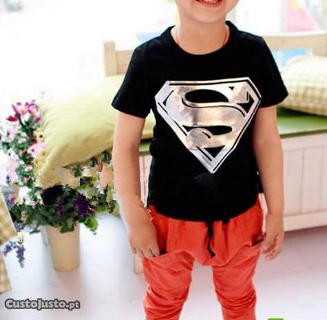T-shirt preta ou vermelha Super Homem criança 6-7A
