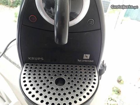 Maquina cafe pouco uso da nespresso