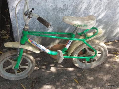 Bicicleta de criança ( para peças ou restauro)