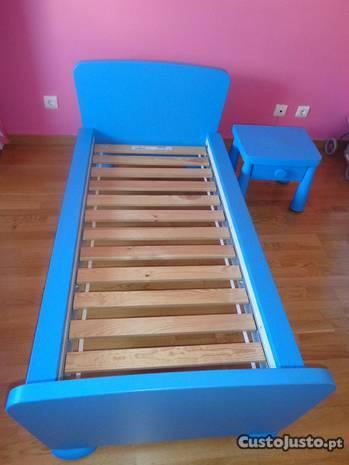 Cama de criança IKEA azul com estrado 170x90cm