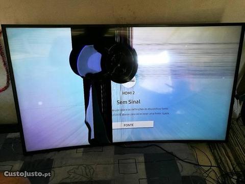TV led Samsung curvada com ecrã partido