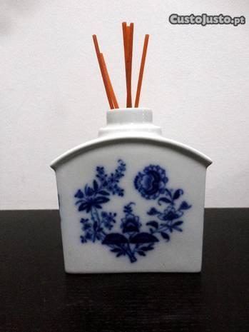 Frasco em porcelana Vista Alegre - coleção Margão