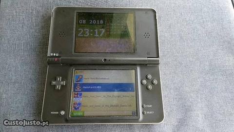 Nintendo DSi XL com jogos
