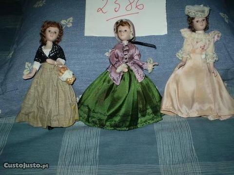 2586 - Bonecas de porcelana com 20cm