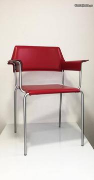 Cadeira vermelha c/braços