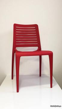 Cadeira vermelha s/braços - EZPELETA