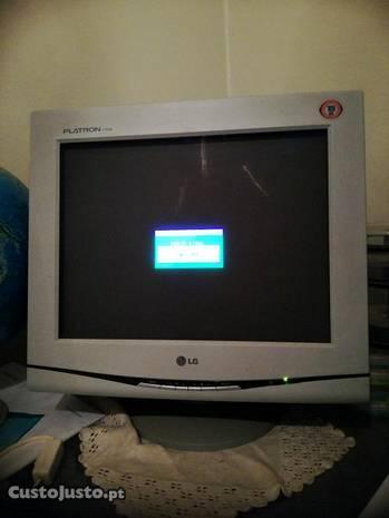 Monitor crt LG Flatron F700B 17pol