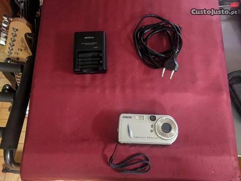 Sony DSCP72 Cyber-shot 3.2MP Digital Camera