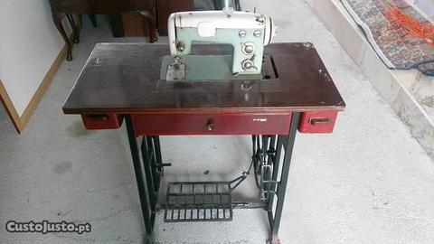 Maquina costura antiga
