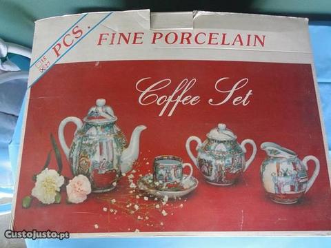 Conjunto de café em Porcelana 27 peças Novo