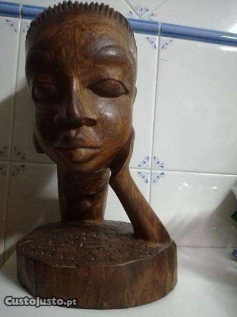 Busto em madeira-artesanato africano