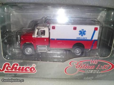 Miniaturas de Ambulância