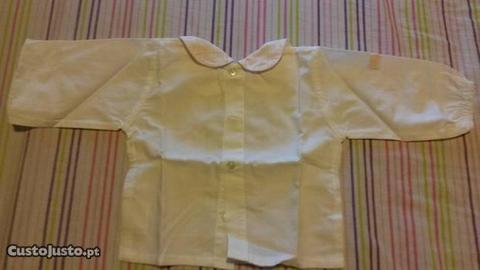Camisa branca para bebé