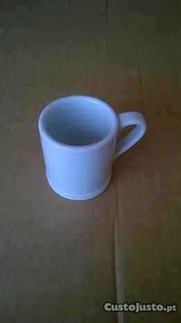 Caneca para vinho em faiança Artibus