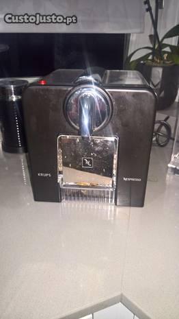 Máquina de Café Nespresso CUBE (Usada)