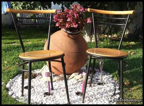 Cadeiras de jardim e esplanada
