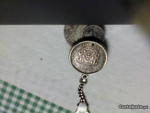 Porta chaves de prata com mooeda antiga